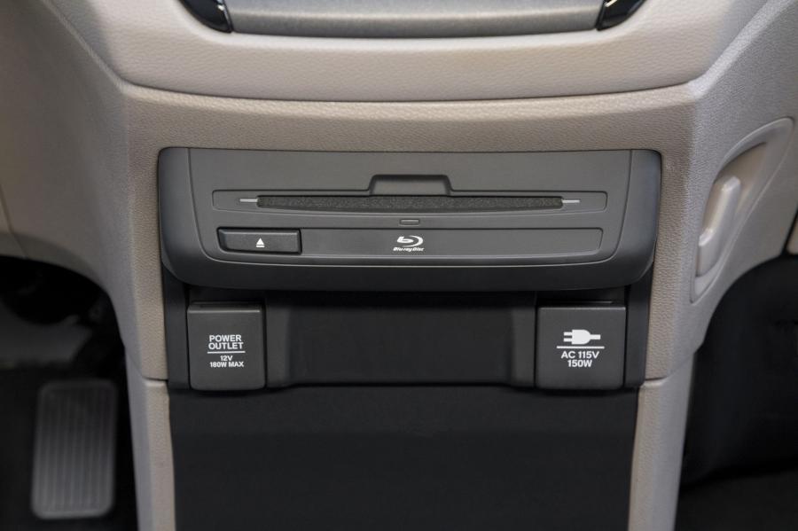 Детали интерьера Honda Odyssey 2017 года  (фото 141 из 160)